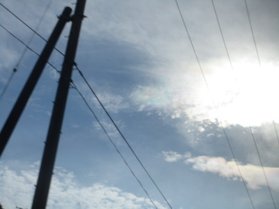青空と白い雲、電柱電線
